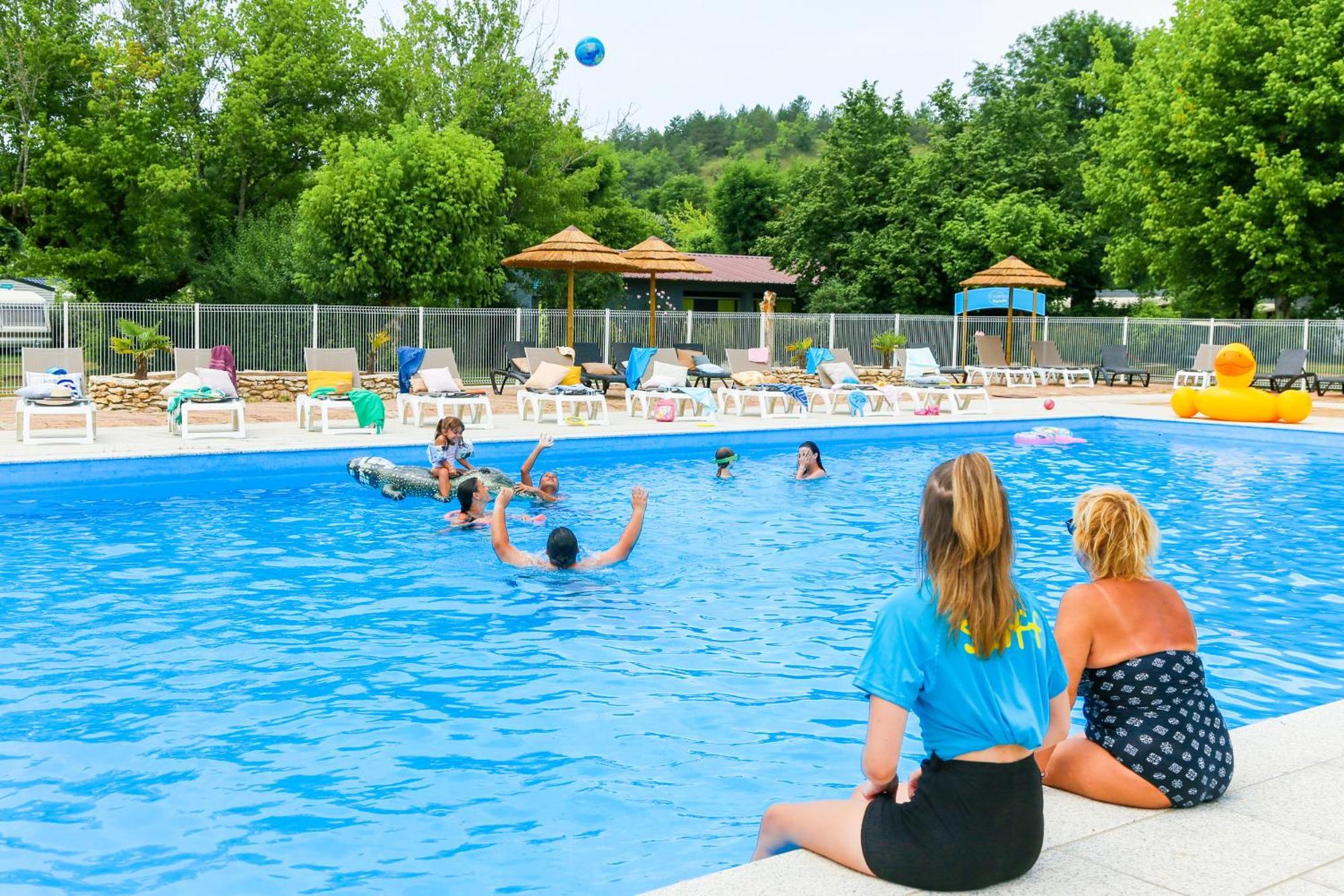 Camping Paradis Le Rocher De La Granelle Льо Бюг Екстериор снимка