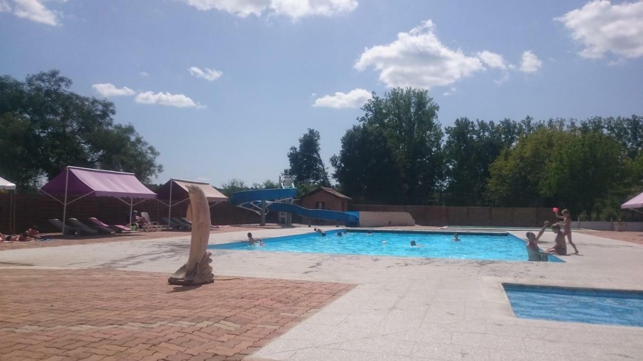 Camping Paradis Le Rocher De La Granelle Льо Бюг Екстериор снимка